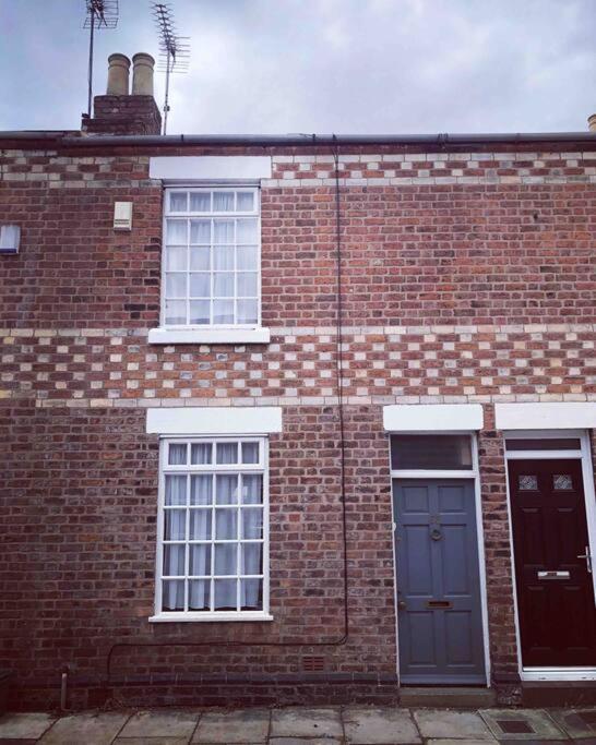 Chester/Hoole Contemporary Home. Sleeps 6 +Netflix Exterior photo